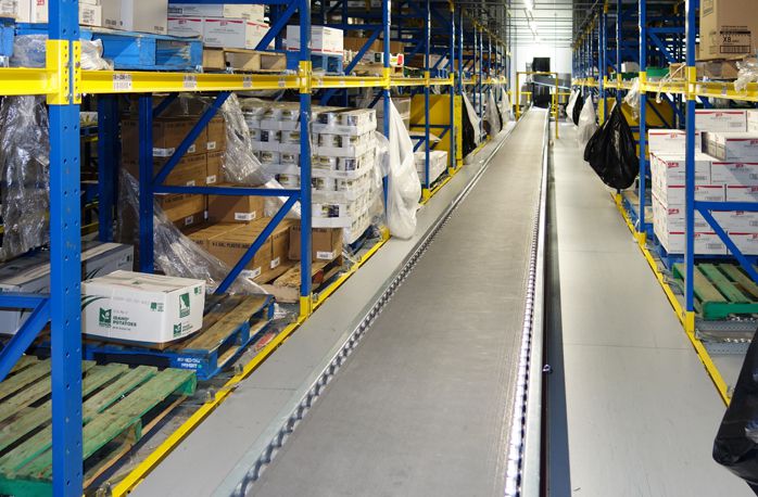 El centro de distribución en Imperial, PA, cuenta con planta baja más 3 niveles de módulos de recolección de almacenamiento con refrigeración.